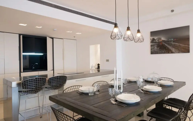 High Class Condo at Marina by FeelHome