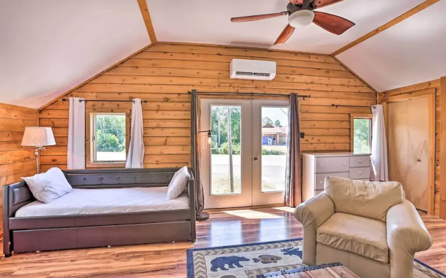 Quaint Studio w/ Shared Beach: Walk to Suttons Bay