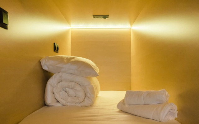 Отель Railway Capsules