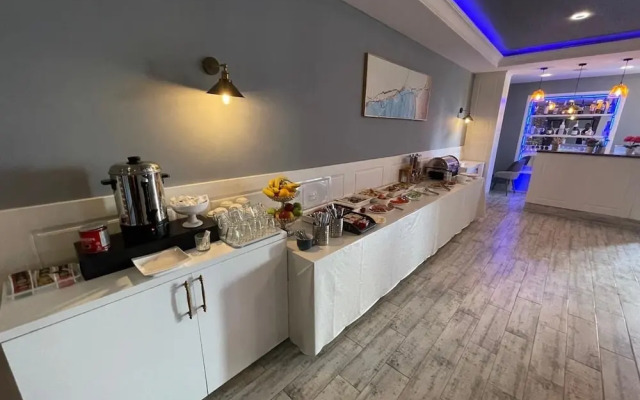 Dodona Apartments