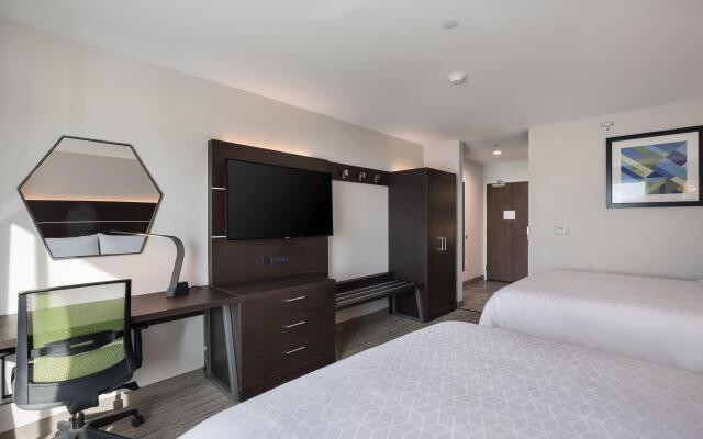 Holiday Inn Express & Suites Chicago - Hoffman Estates by IHG