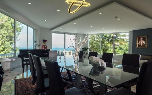 Mont Bleu Luxury Villa
