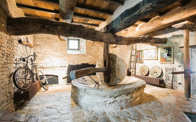 Luxury Sustainability and Eco Pool in Tower Apt