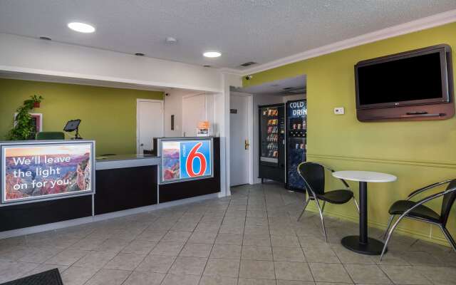 Motel 6 Irving, TX - Loop 12