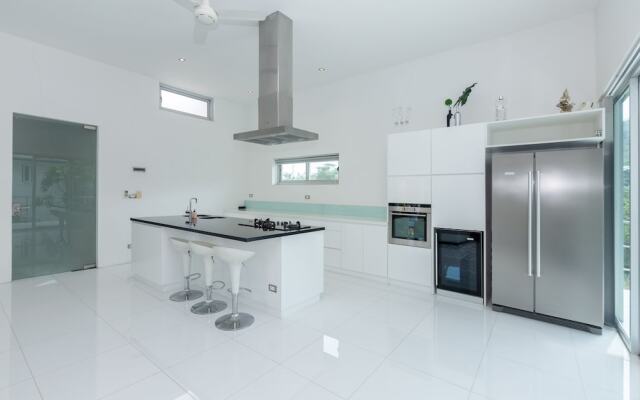 4 Bedroom Modern Pool Villa