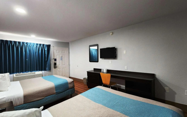 Motel 6 Webster, TX - Houston - Nasa Lake