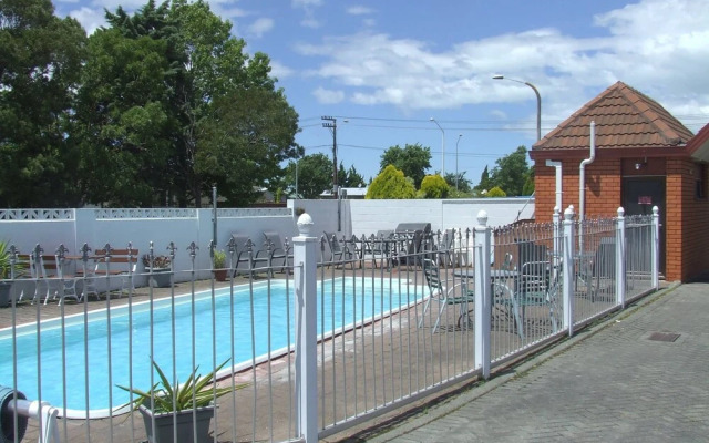 Ace High Motor Inn