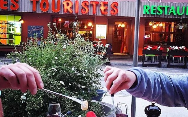 Les Touristes