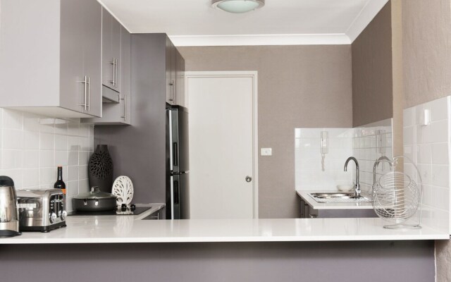 Nicholli, Bay Parklands, Unit 34/2 Gowrie Avenue