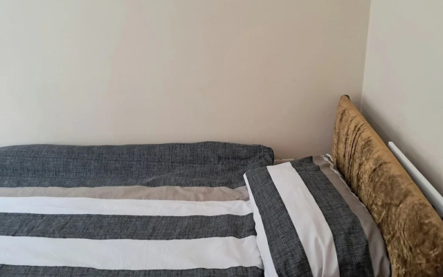 Central 2-bed House - Sleeps 3 & Garden