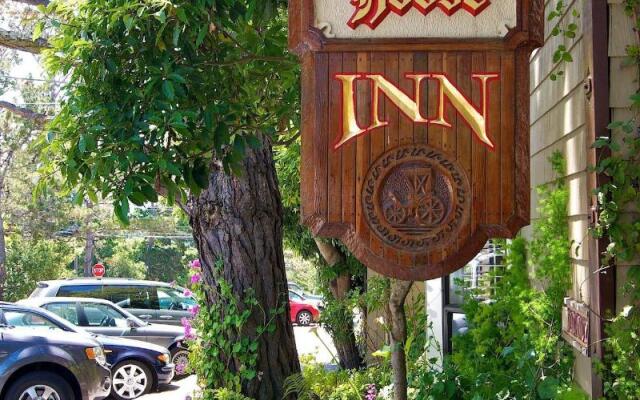 Carriage House Inn
