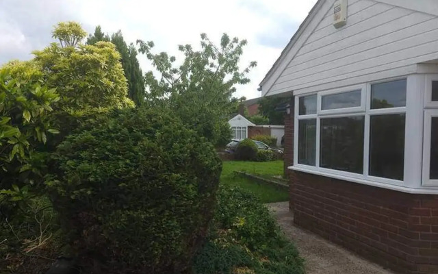 Pet Friendly - 2 Bedrooms - 4 Guests - Parking