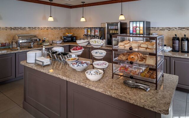 Country Inn & Suites by Radisson, Charleston South, WV