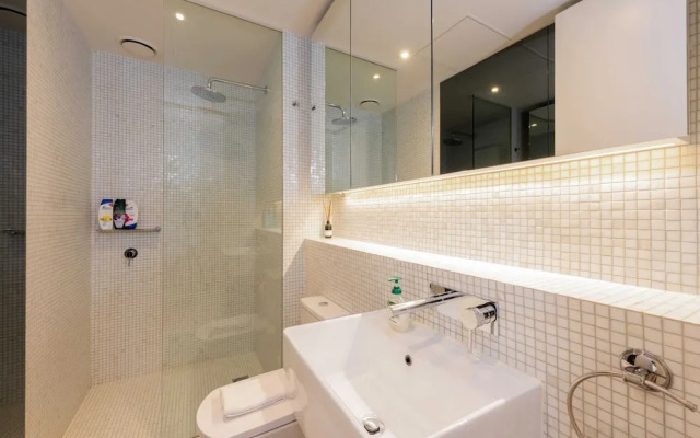 2-bed in South Melbourne w/ Beautiful City Views
