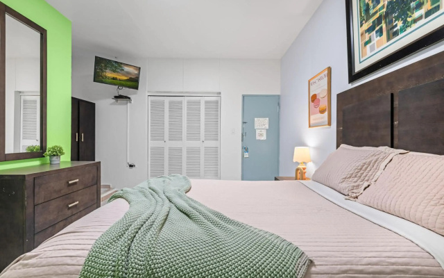 Borinquen Beach Inn