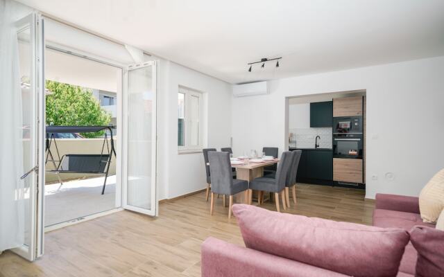 Captivating 3-bed Apartment in Vodice