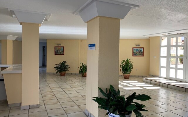 Sunny apartment in Albir el Point