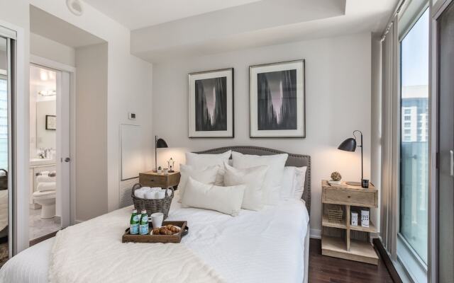 12 York St Condo - Financial District