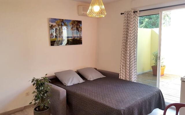 Studio In Saint Denis With Enclosed Garden And Wifi 34 Km From The Beach