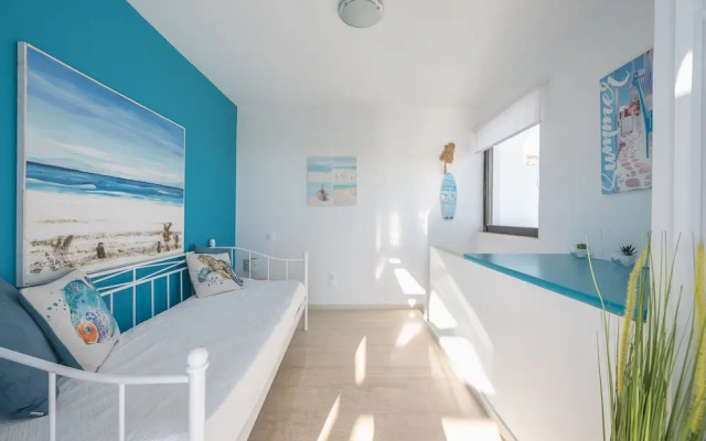 Adelos Maisonette Near Vouliagmeni Beach