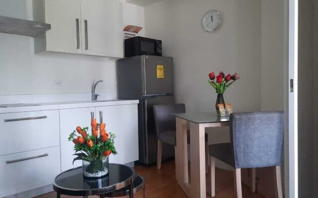 Oasis Regency @ Acqua Livingstone near Rockwell