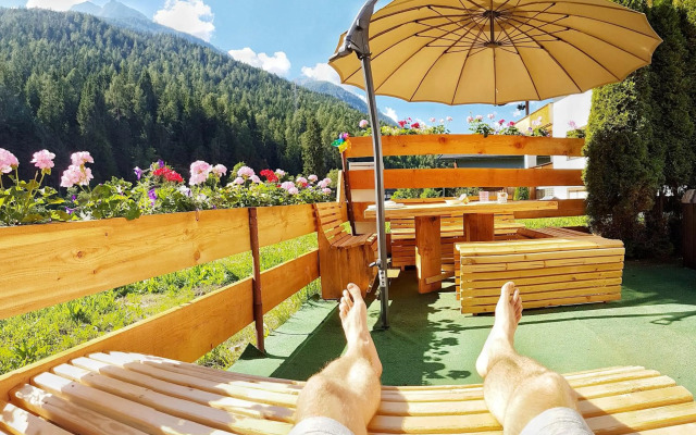 DMG - 'Large, Luxurious Ground Floor' Apartment