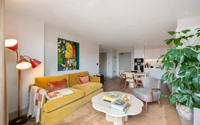 Stylish City Flat With Private Balcony