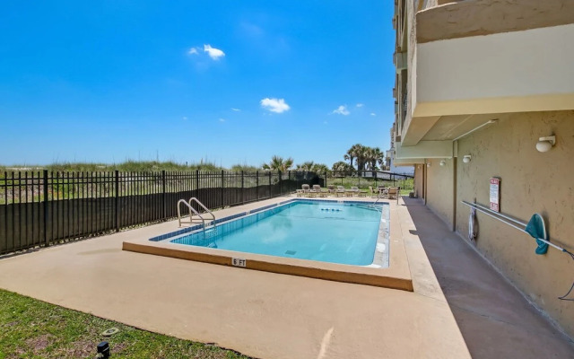 Oceanfront on the Beach - Pool