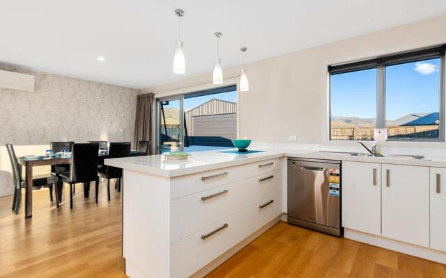Pisa Oasis - Cromwell Holiday Home