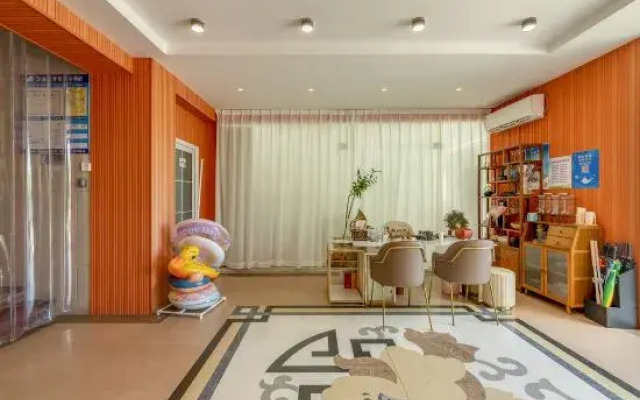 Holiday Kangaroo Homestay (Beihai Silver Beach Branch)
