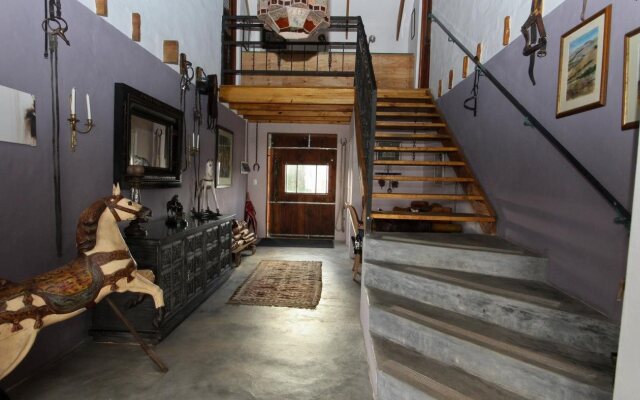Tniqua Stable Inn