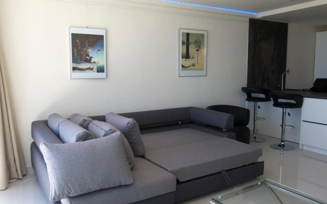 Front Port Line Sleeps 6