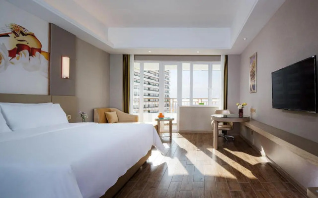 Vienna International Hotel (Sanya High-speed Railway Station)