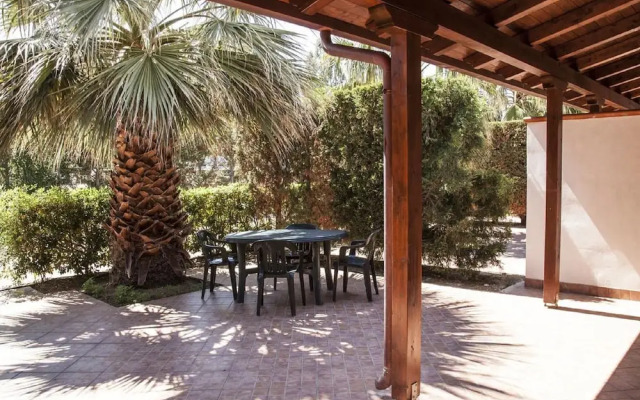 Spacious Aparyment in Campofelice di Roccella with Pool