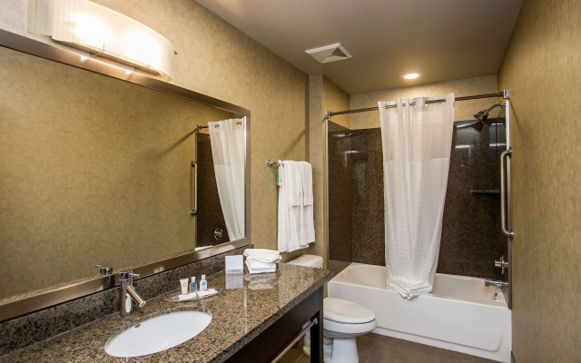 Comfort Suites Kelowna