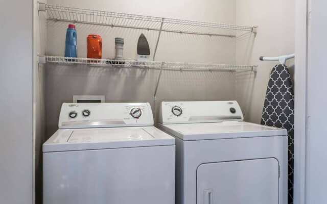 Luxurious Business & Family Montrose Condo -