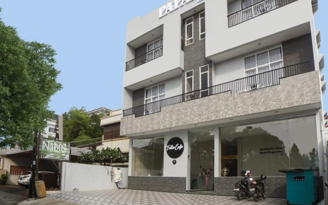 Super Oyo Capital O Papakoel Hotel & Cafe