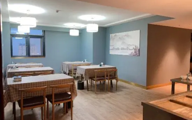 Luohe Jiujiu Chenguang Hotel (Luohe Vocational and Technical College Branch)
