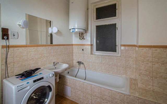 Super Central Billiard and Darts Big Apartment