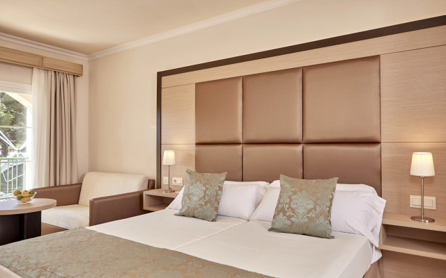 Zafiro Cala Mesquida Hotel