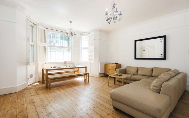 Spacious Cromwell Road Apartment - JSP