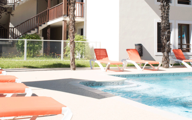 Zenitude Hotel & Residences L'Acacia
