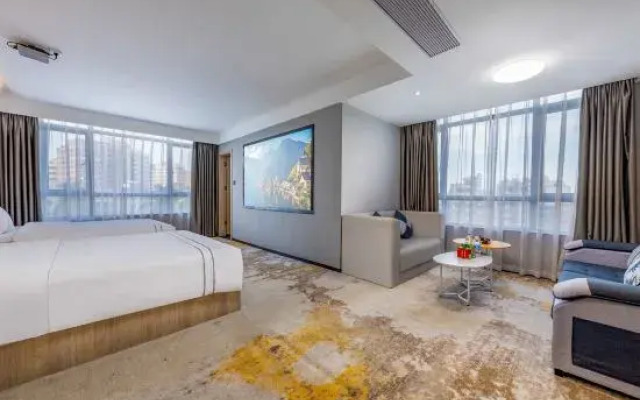 Sunny Holiday Apartment
