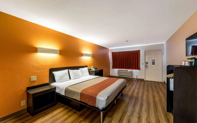 Motel 6 San Antonio, TX - South WW White Rd