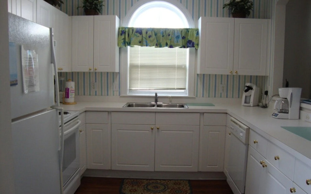 Wedgewood 511 2 Br condo by RedAwning
