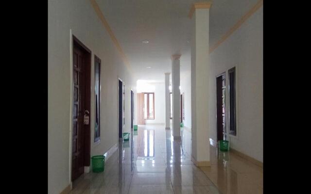 RedDoorz near Universitas Negeri Makassar 3