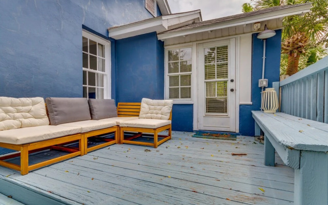Deck & Grill: Downtown Pensacola Vacation Rental