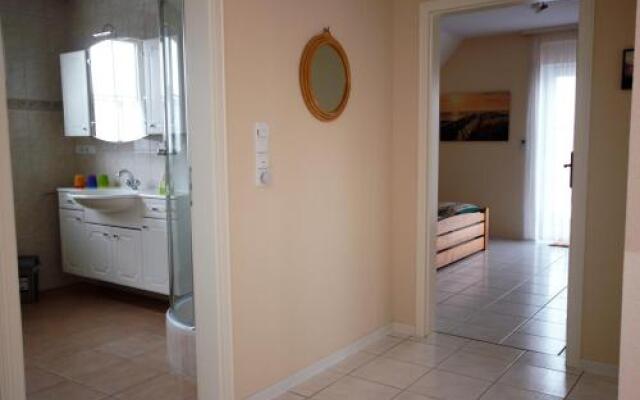 Reetdachhaus "Strandhaus Sterni"