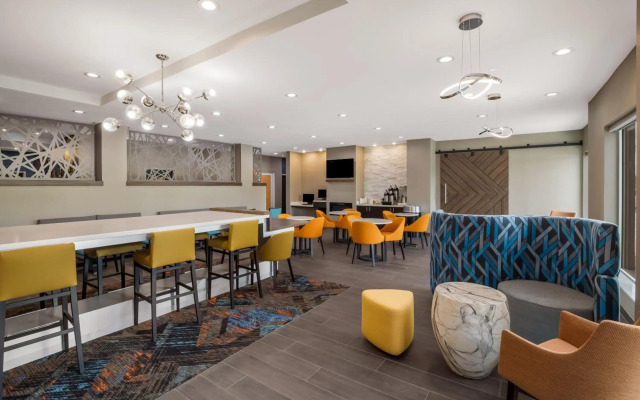 La Quinta Inn & Suites by Wyndham Sulphur (Lake Charles)