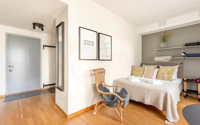 Luxury Business Studio Apartment - Garden View